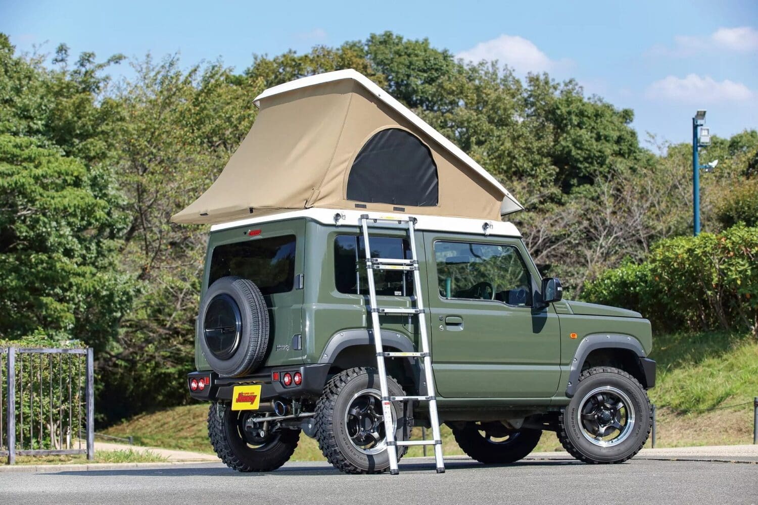 Suzuki Jimny變身露營車　掀頂式帳篷成為焦點