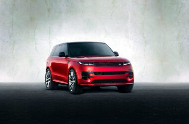 全新Range Rover Sport正式接單預售，導入兩款車型，預售價為新台幣477萬元起。