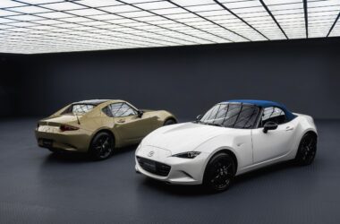 MX-5獲金氏世界紀錄認證為全球最暢銷的雙座敞篷跑車，也是唯一同時提供軟頂與硬頂兩種敞篷設計的車款。現在再推RS操控強化版本。