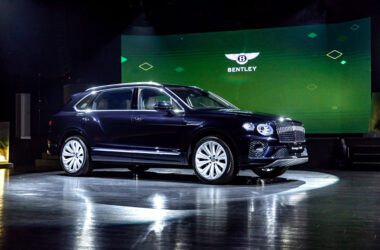 Bentley Bentayga EWB頂級長軸旗艦休旅延伸180mm的軸距，讓車主感受高檔、寬敞且豪華的壯遊體驗。