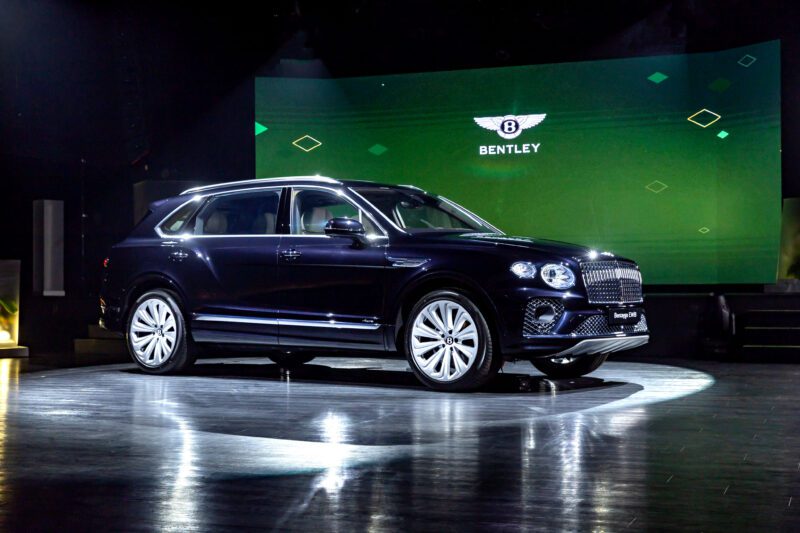 Bentley Bentayga EWB頂級長軸旗艦休旅延伸180mm的軸距，讓車主感受高檔、寬敞且豪華的壯遊體驗。