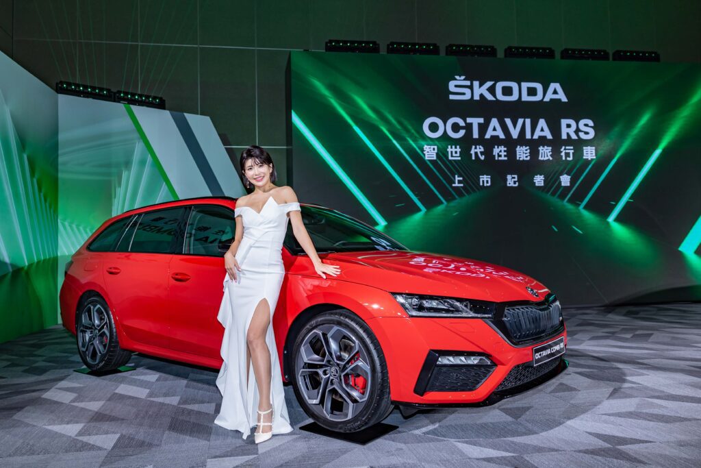 Škoda Octavia RS車型正式在台發表上市，不僅擁有245匹強勁馬力與多項RS專屬配備，更首度配備前座中央氣囊，成為同級唯一可配置10氣囊的性能旅行車。