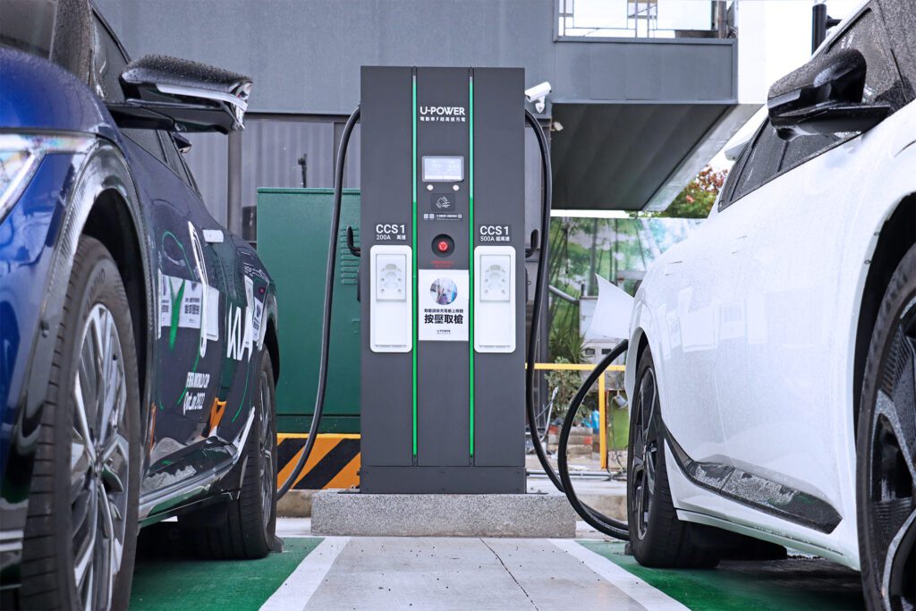 EV6新車主可於全台11個 U-POWER站點享受超高速充電服務。