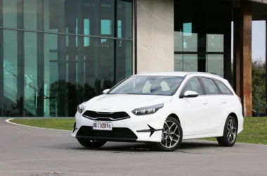 KIA Ceed Sportswagon MHEV小改款車型升級成輕油電動力，並為歐洲製造進口，全部升級價值10萬元，但售價維持持小改前的109.9萬元！