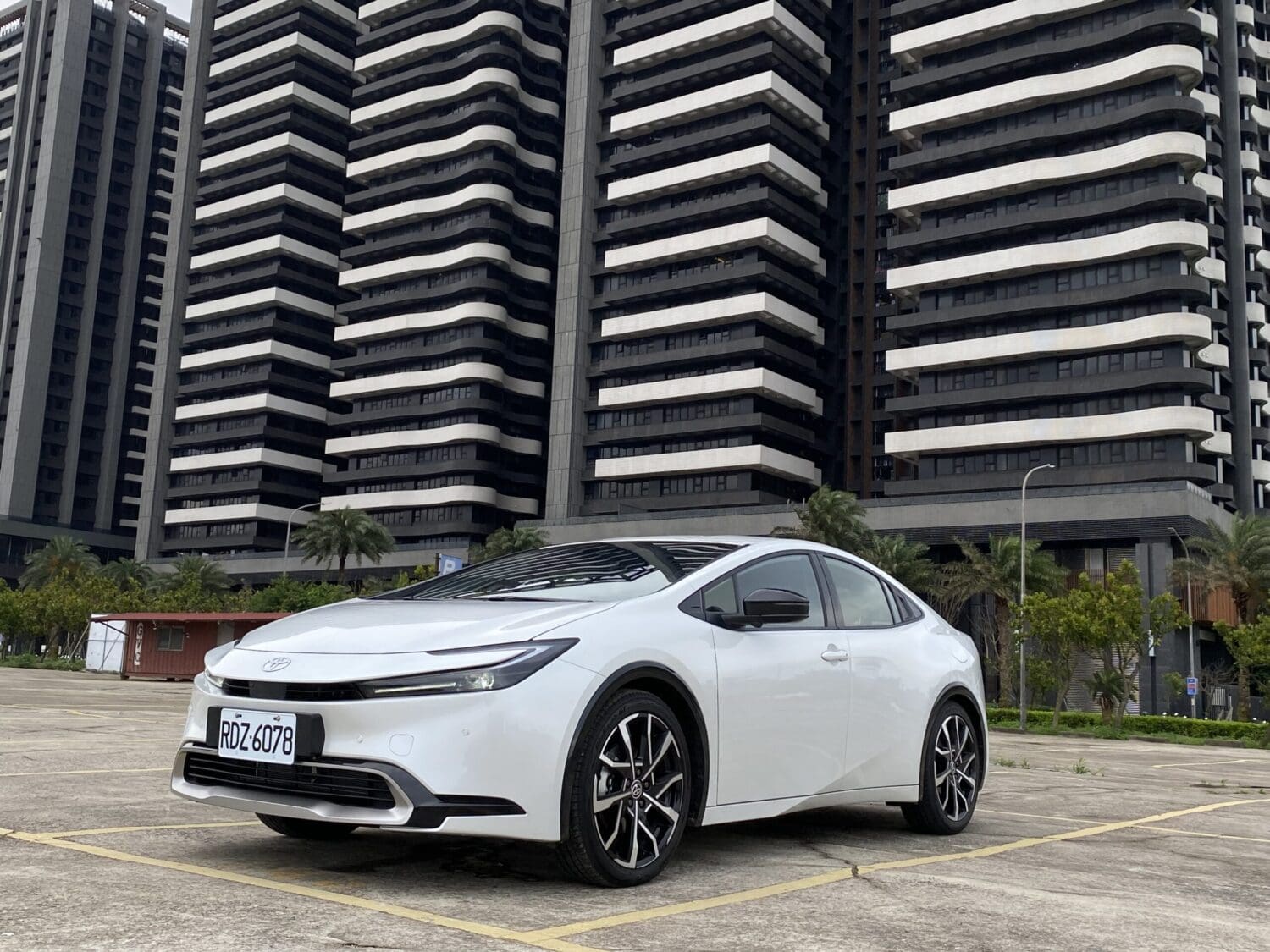 Toyota Prius PHEV開起來有爽度　鉑金版油耗可達119.1km/L太省油！