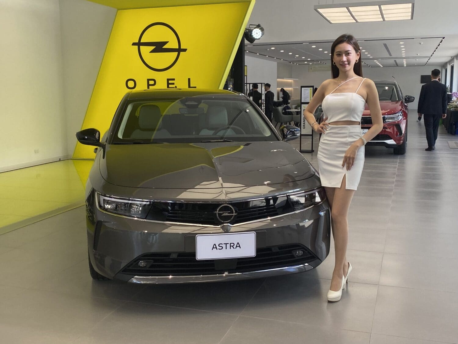 回憶殺造型更洗鍊　Opel Astra六月正式攻台！