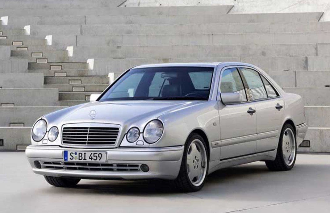 賓士四圓燈始祖　Mercedes Benz W210 E-Class古典造型受車迷歡迎(二)！
