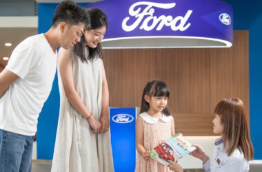 消費者自8/17起，造訪全台新世代升級之Ford經銷據點，在體驗品牌貼心服務的同時，可洽詢及免費領取「我們家的BuBu車」兒童交通安全遊戲書，數量有限，贈完為止。