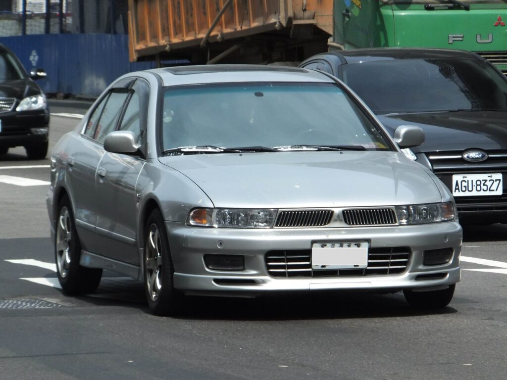 MITSUBISHI Galant