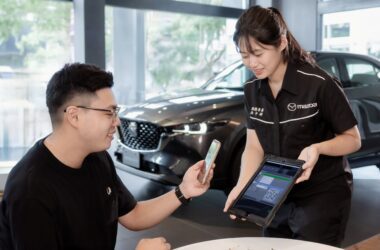 Mazda全台服務中心自8月14日起全面導入Apple Pay®和LINE Pay、以及Google Pay™等便利的多元支付方式，車主可在客休區直接使用手機付款，節省顧客等待時間