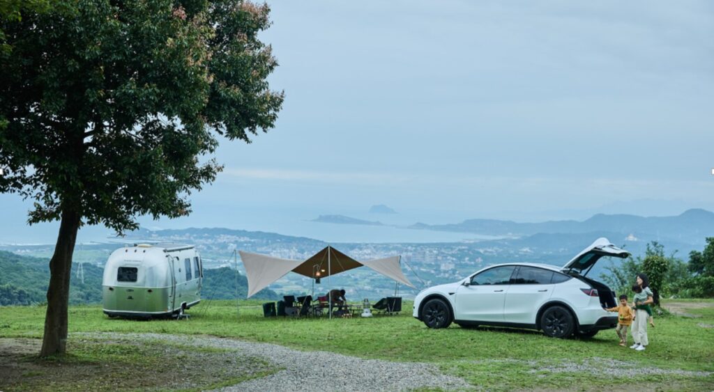 熱門休旅車款 Model Y 與 Model X 寬敞的車室乘坐與載物空間，是車主旅行露營的最佳首選。