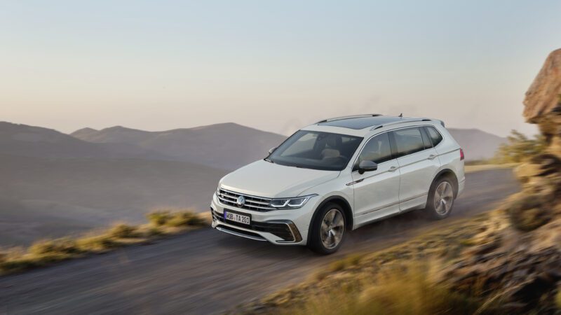 七人座運動休旅Tiguan Allspace 空間寬闊，第二、三排座椅打平後，行李廂空間可擴增至1,775公升，滿足日常所需。