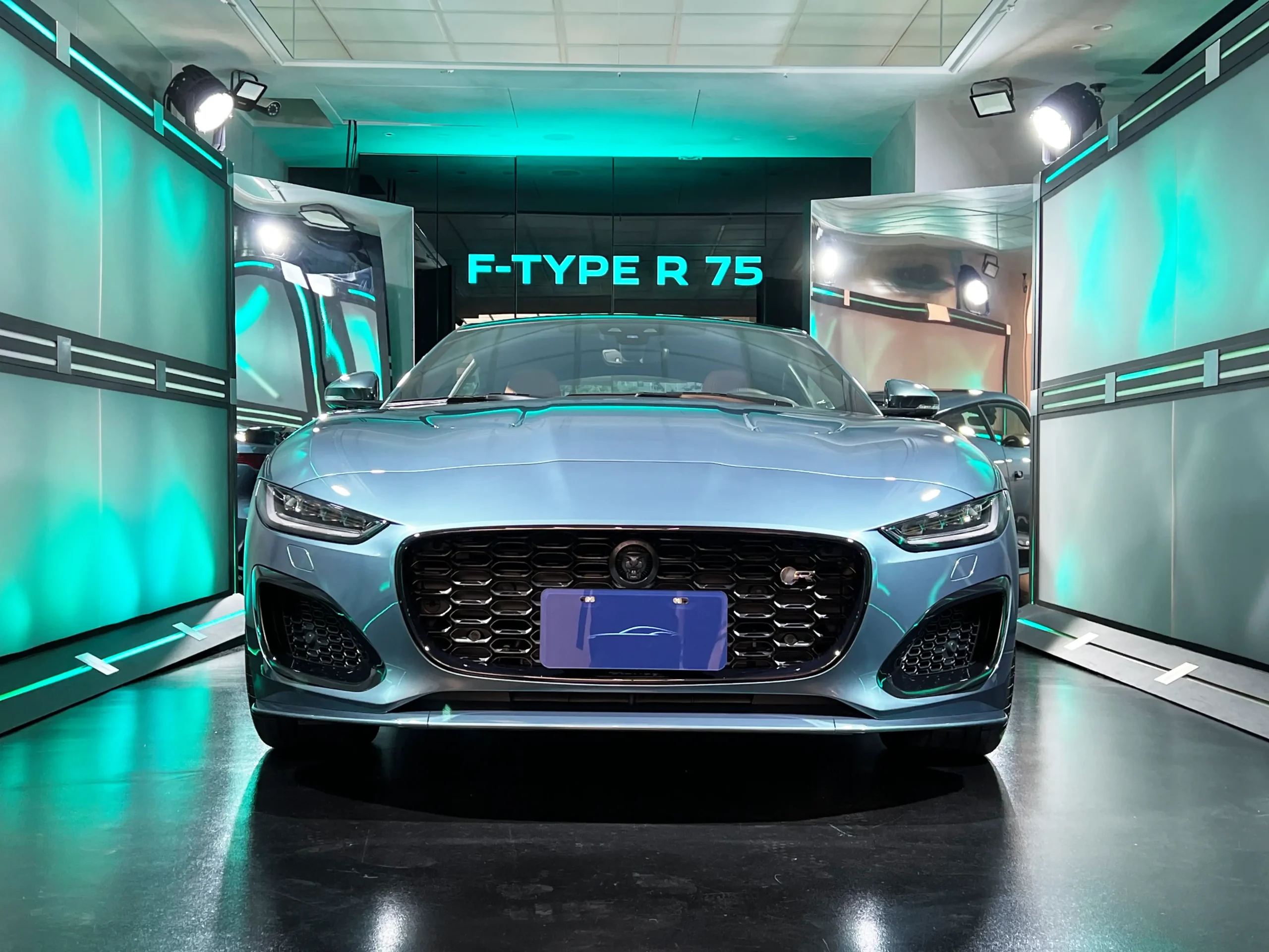 Jaguar F-TYPE R 75正式在台上市　575匹馬力四驅設定歡慶跑車發展75周年