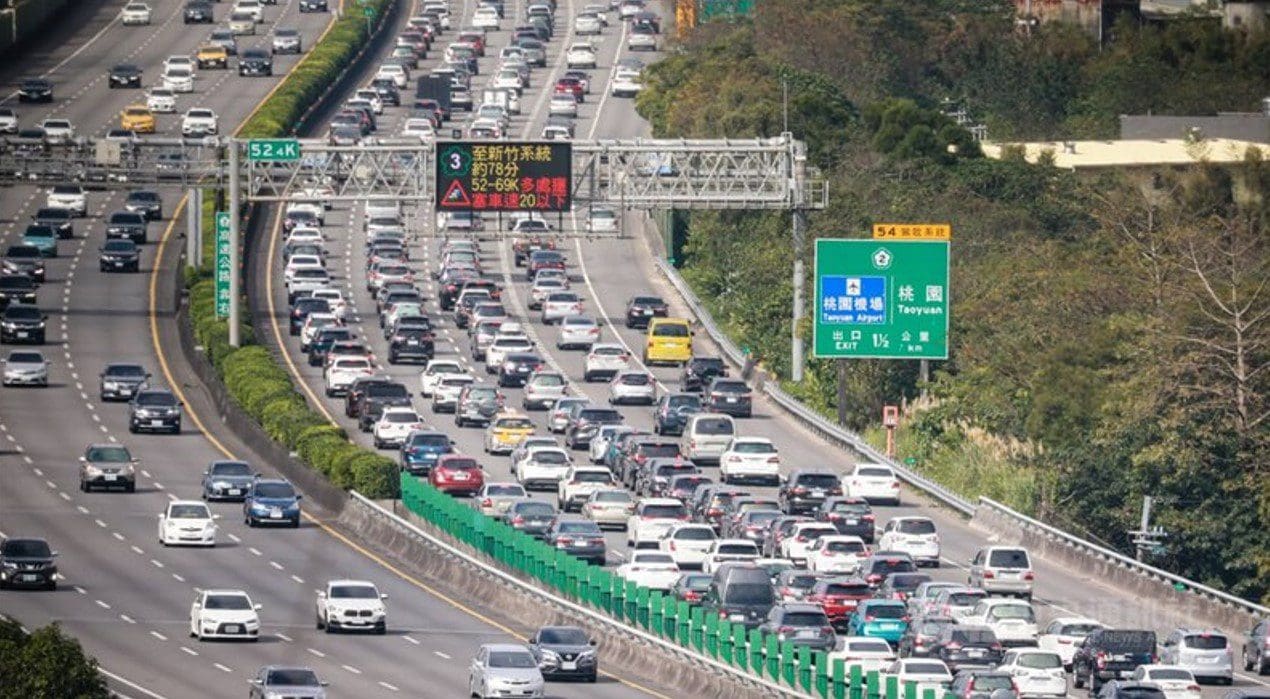 當初蓋好被罵翻的高速公路　卻成了全台記憶與生活中不可或缺的一部分(上)！
