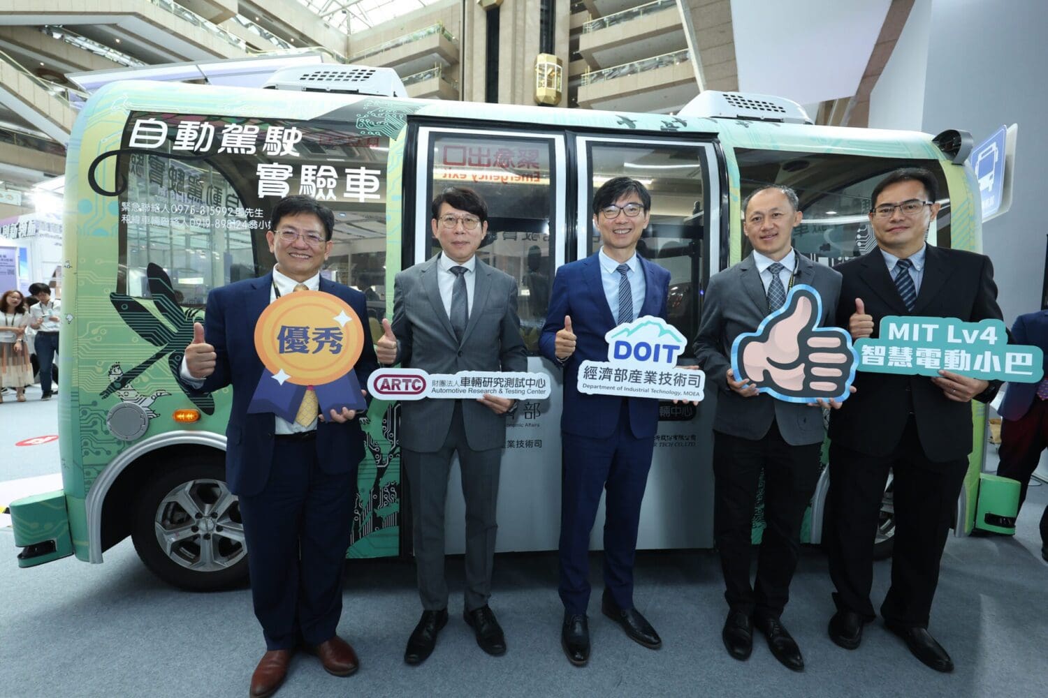 車輛中心技轉智慧電動小巴落地量產　Level 4 AI黑科技突破地形限制