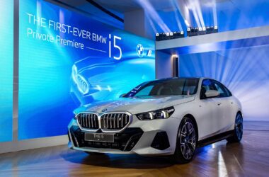 全新BMW i5藉由俐落純粹的手法刻劃出凸顯運動氣息，重新解讀BMW所賦予歷代5系列的精粹，將集聚現代感的線條融入更為放大且飽滿的車身輪廓。(圖片提供：汎德)