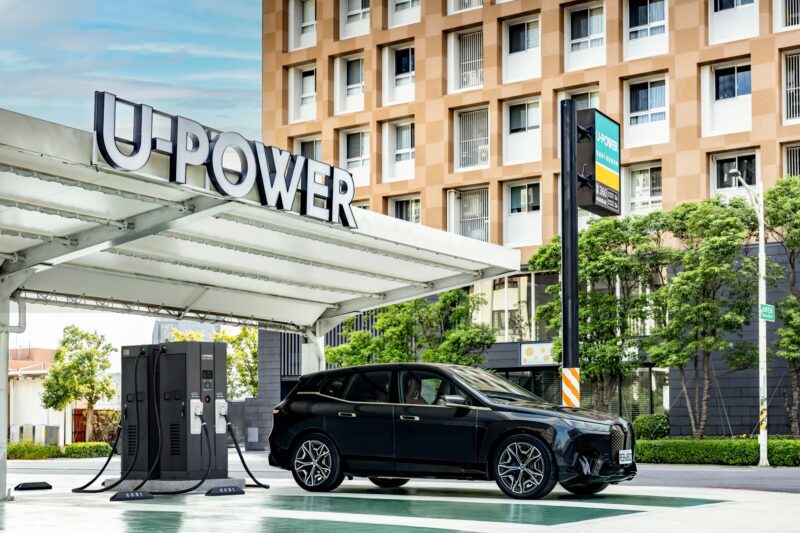 汎德與U-POWER攜手合作，擁有位於全台市區及觀光熱點多達16處、48組充電裝置，最高充電功率可達360kW的CCS1規格DC直流充電站。(圖片提供：汎德)