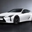 Lexus LC Limited Edition以幻霧白外鈑色搭配21 吋燻黑鍛造鋁圈及燻黑套件，前保險桿採獨特擾流鰭片設計，展現旗艦GT跑車之獨特魅力。(圖片提供：和泰)