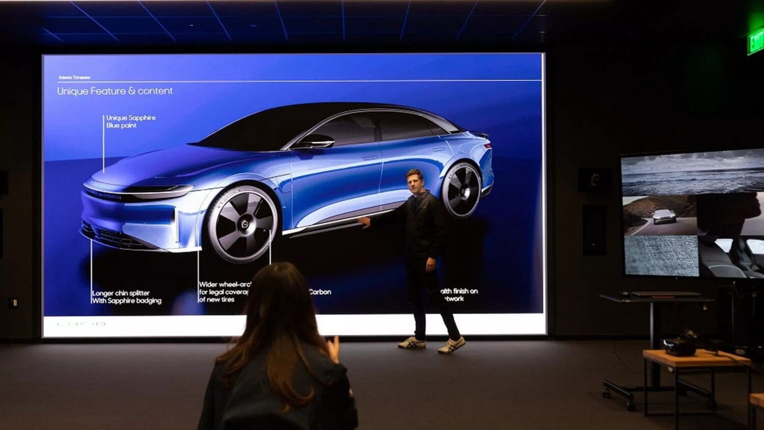 大螢幕加速車輛設計？　三星255吋的超大電視讓汽車能1:1呈現！