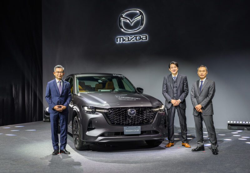 左起: 台灣馬自達總經理 劉建良、MAZDA CX-60 產品主查 - Shibata Kohei 柴田 浩平與ALL-NEW MAZDA CX-60首席設計師 - Tamatani Akira玉谷 聡一同宣布全新世代旗艦休旅MAZDA CX-60顛覆休旅市場正式上市。(圖片提供：Mazda Taiwan)