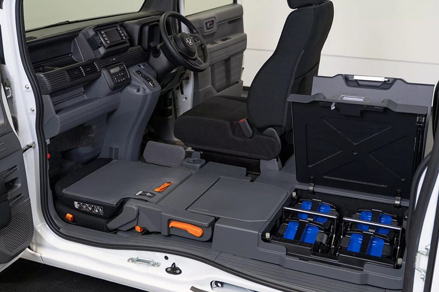 Honda換電科技用在汽車上 就像電動機車換電一手就搞定 Honda換電科技用在汽車上 就像電動機車換電一手就搞定