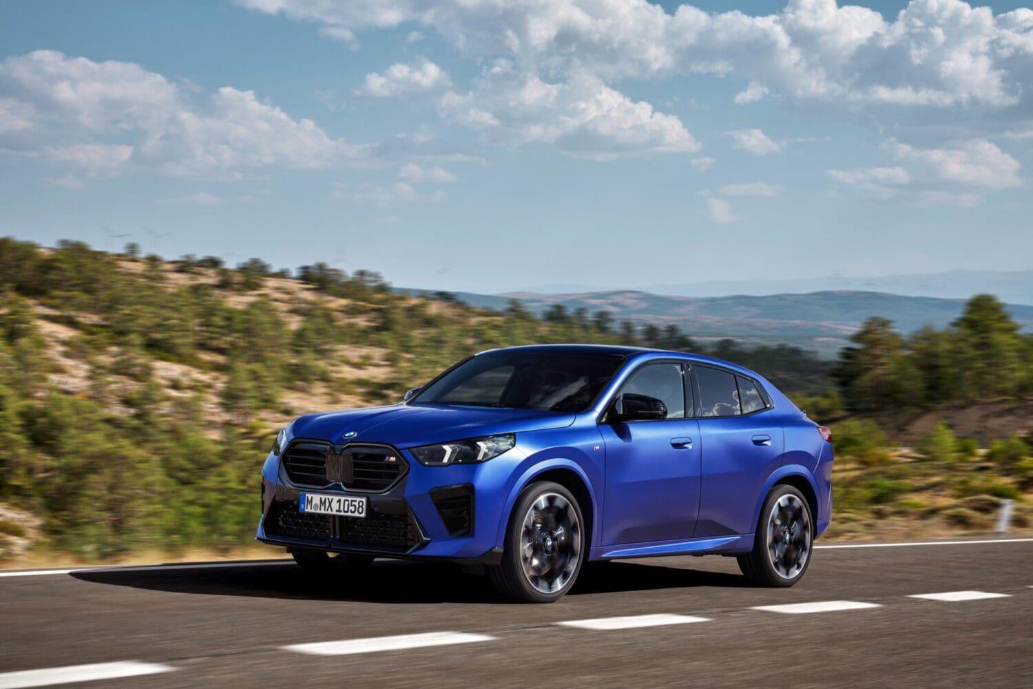 BMW全新X2展現跑格休旅風範　iX2同場發表顯露電動決心