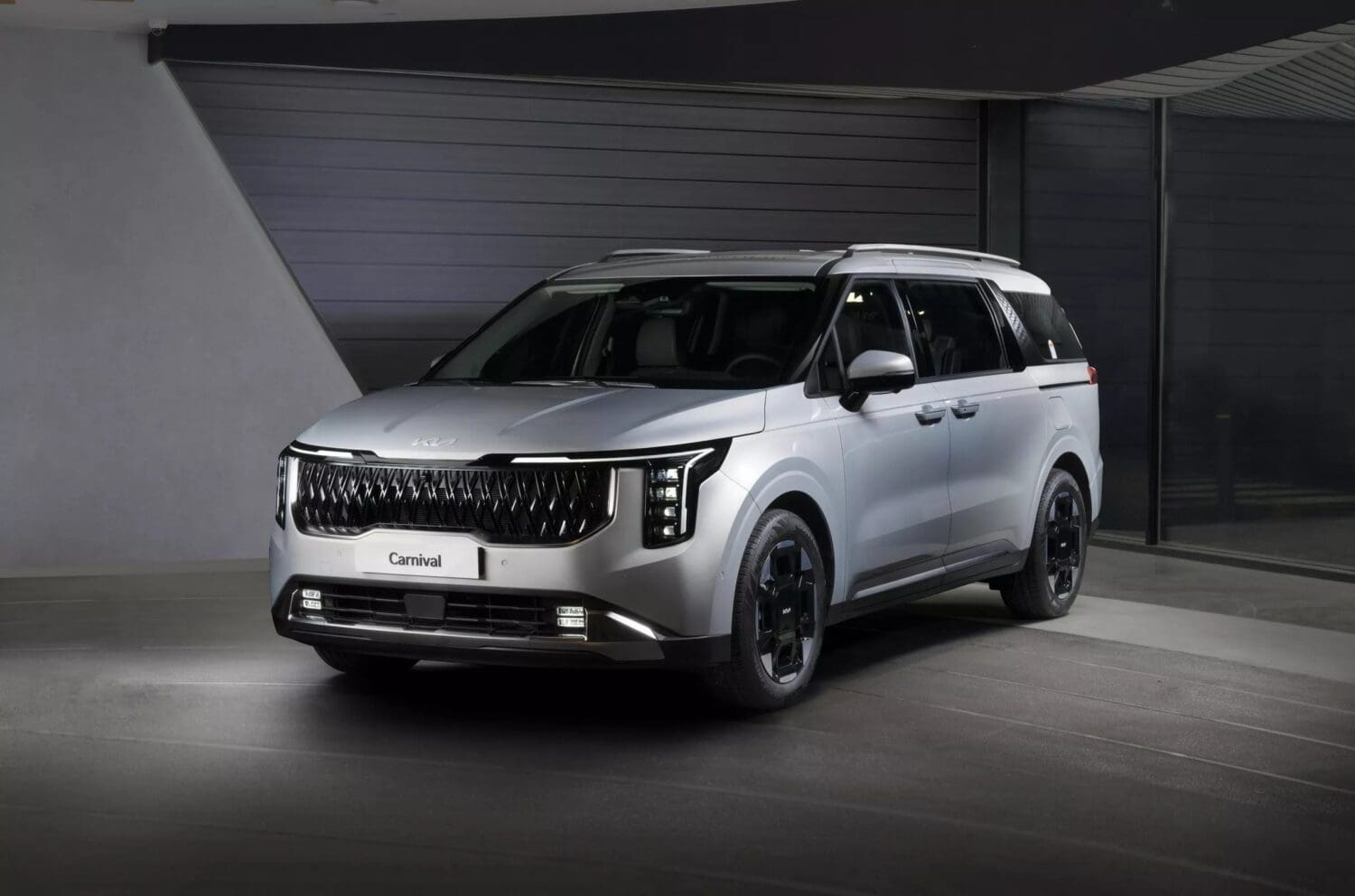Kia Carnival正式發表 1.6升渦輪油電擁有245匹動力 Kia Carnival正式發表 1.6升渦輪油電擁有245匹動力