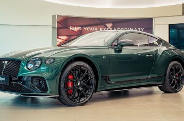 Bentley Continental GT Le Mans為榮耀Bentley在利曼賽場奪冠20週年紀念而推出，該車基於GT Speed的著名W12引擎打造，傳承品牌逾百年至今的運動性能本質。(圖片提供：Bentley)