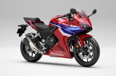 2024年式CBR500R於即日起開始預接訂單正式售價為29.9萬元，車色分別為 : GP紅、消光黑，預計於2024年第一季到港。(圖片提供：台灣本田)