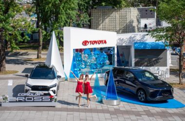 TOYOTA新能源車款閃亮進駐2023新北耶誕城，將展出純電車bZ4X及油電複合車COROLLA CROSS GR SPORT等新能源車款。(圖片提供：和泰)