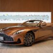 Aston Martin DB12 Volante 基本車價新台幣 1,388 萬起，並預計於 2024 年第 2 季開始交車。(圖片提供：Aston Martin)