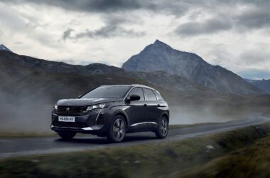 PEUGEOT 3008以法式獨到設計美學、高效節能的精湛動力科技、直覺靈活駕馭感受，豐富配備及完善主被動安全，上市後成功擄獲消費者青睞，迄今全球已銷售超過132萬輛。(圖片提供：寶嘉聯合)