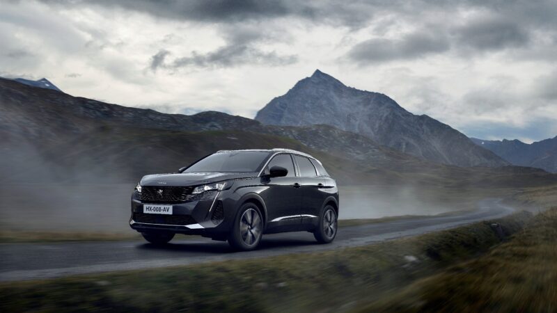 PEUGEOT 3008以法式獨到設計美學、高效節能的精湛動力科技、直覺靈活駕馭感受，豐富配備及完善主被動安全，上市後成功擄獲消費者青睞，迄今全球已銷售超過132萬輛。(圖片提供：寶嘉聯合)