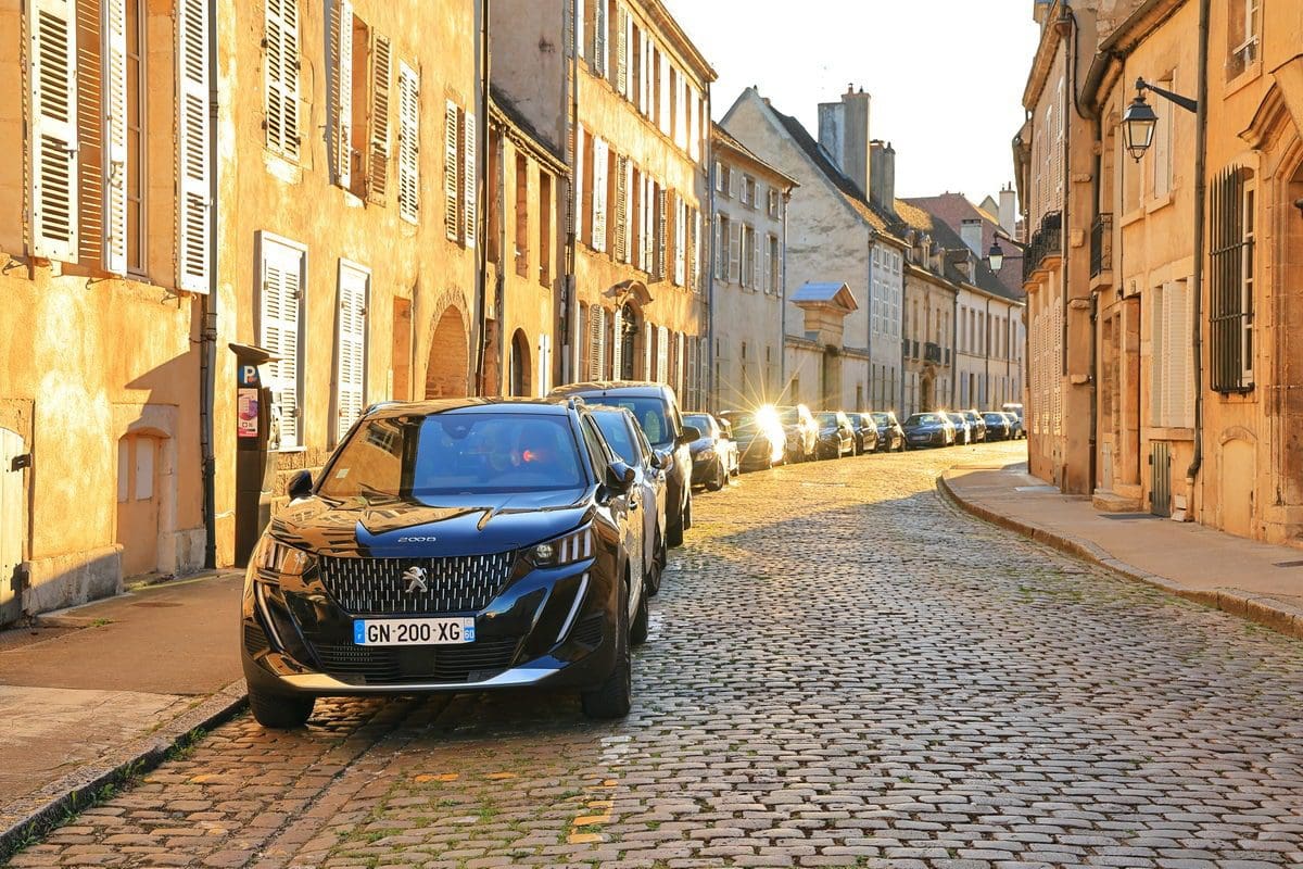 車輛越重、停車越貴　法國巴黎針對休旅車提出三倍停車費的要求
