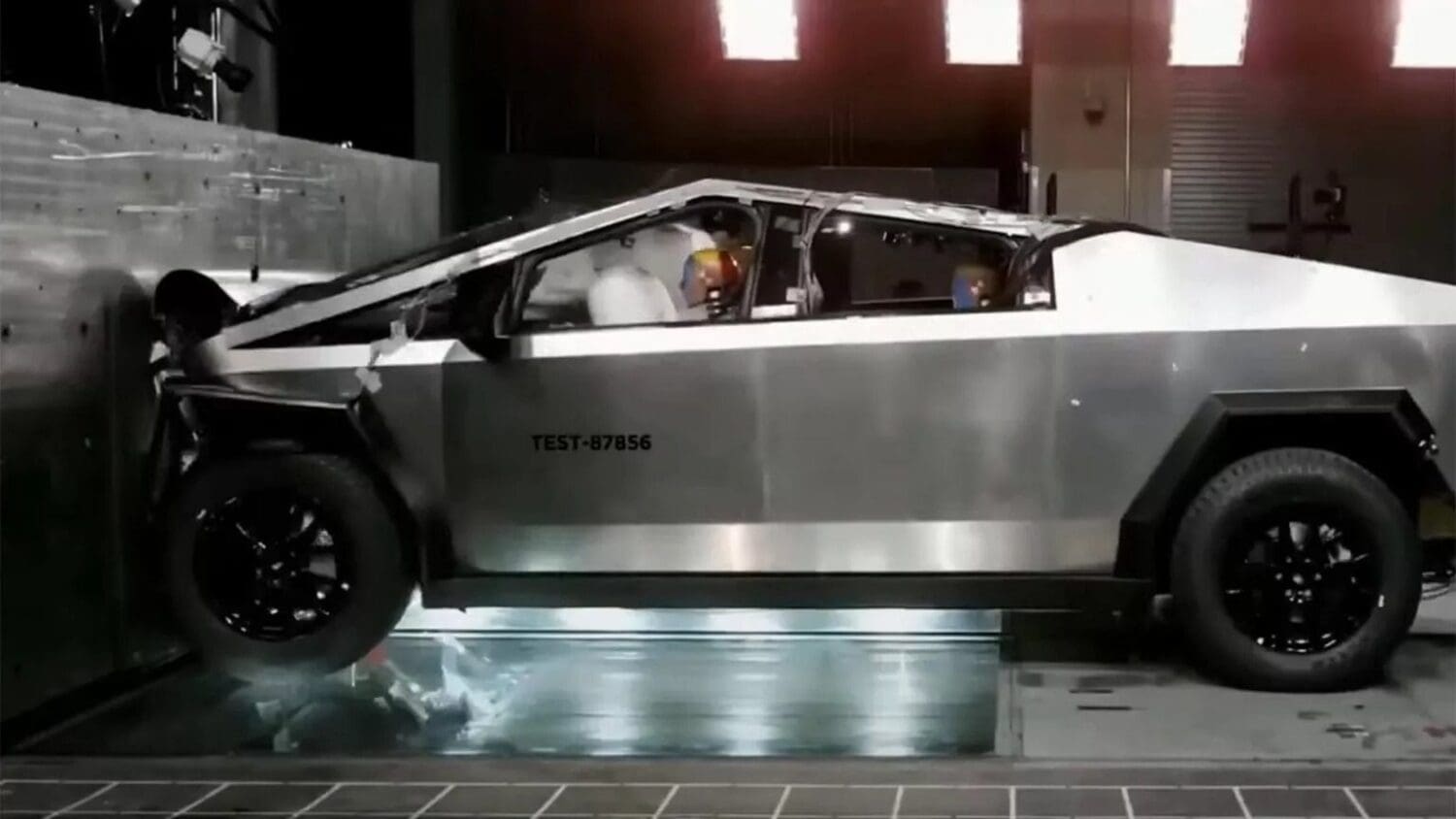 特斯拉Cybertruck撞擊測試再等等　待2025年產量充足才有可能