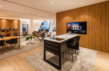 Audi Progressive Retail 的設計哲學著重於打造舒適、令人放鬆的空間，希望每一位踏入Audi 展示中心的Audi Family 車主及消費者皆能體會「如家一般」的感受。(圖片提供：台灣奧迪)