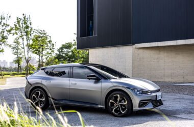 Kia EV6作為Kia首款純電車型，榮獲國內外大獎殊榮，在台累積超過1,600位車主的支持與肯定。(圖片提供：Kia)