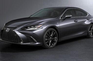 Lexus導入ES 300h F SPORT版本，升級配備專屬運動化外觀套件。(圖片提供：和泰)