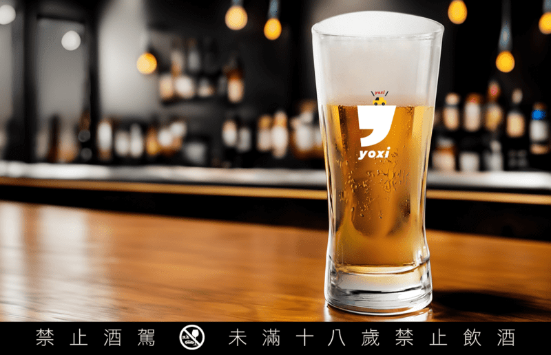 yoxi活動限量贈品「黃金比例啤酒杯」，以logo上緣為黃金泡泡刻度線大玩創意設計。(圖片提供：和泰)