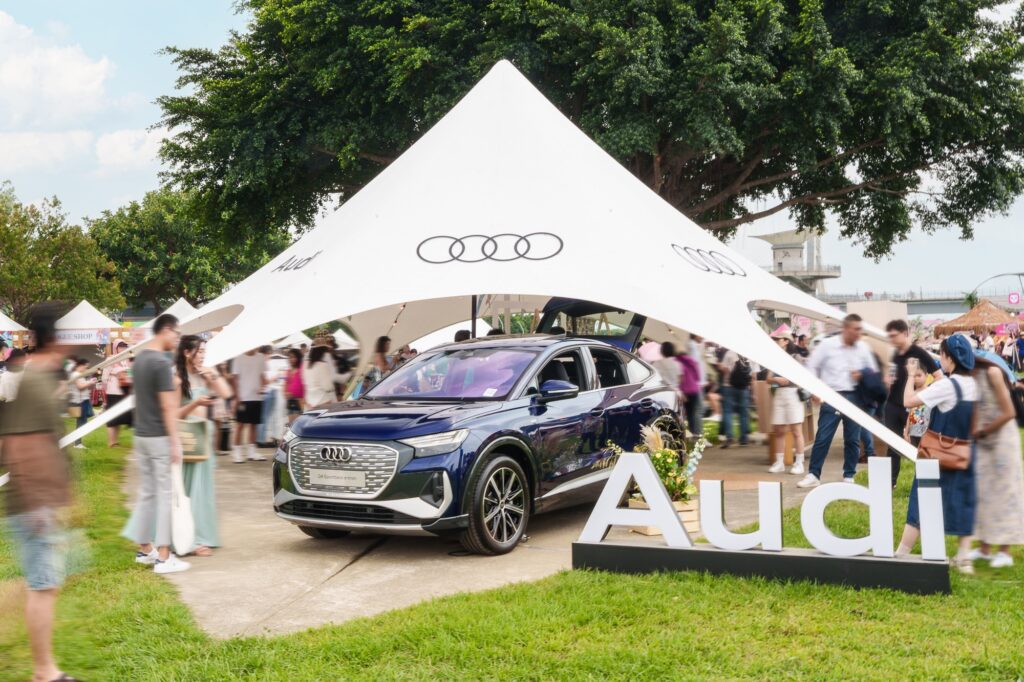 Audi Q4 e-tron不僅擁有輕巧時尚外型，媲美中大型休旅的寬敞車室空間及行李箱容量極富機能性，無論裝載戶外活動用品、家庭出遊、或日常出行皆能輕鬆滿足所需。(圖片提供：台灣奧迪)