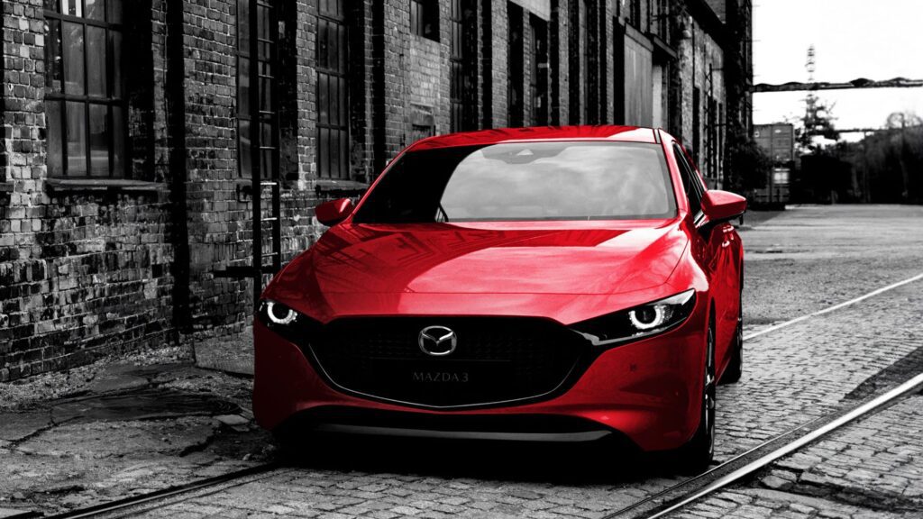 本月入主 MAZDA 熱銷主力車型 MAZDA3 與 MAZDA CX-30 立享 5 年原廠保固與 10 萬元購車低頭款。(圖片提供：台灣馬自達)