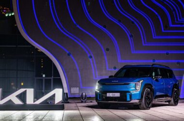 Kia EV9純電智慧旗艦LSUV榮奪2024Taiwan Car Of The Year車訊風雲獎「年度風雲車」與「最佳進口電動車」雙冠殊榮！(圖片提供：Kia)