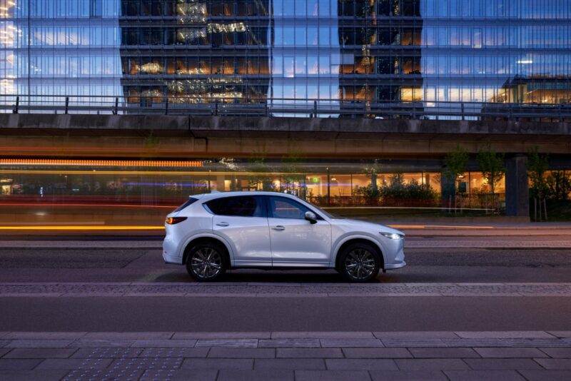 MAZDA CX-5 25 年式搶先登台，以強化配備、調整售價的模式回饋消費者的支持，於 7/31 前領牌便可享配備升級或限時優惠。(圖片提供：台灣馬自達)