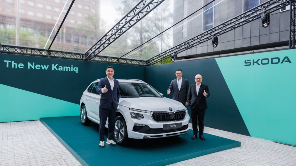 Škoda 全新 Kamiq 擁有同級最純正的歐洲造車工藝、最優異的內裝質感與設計風格、最佳的操控性能、最高等級的科技與安全規格，以及最高機能性的 Simply Clever 設計等，將為台灣消費者帶來全新的駕駛體驗。（左：Škoda Taiwan總裁李御林、右前：Škoda Taiwan銷售處長魏廣劭、右後：Škoda Taiwan行銷處長柳家瑜）。(圖片提供：Skoda)