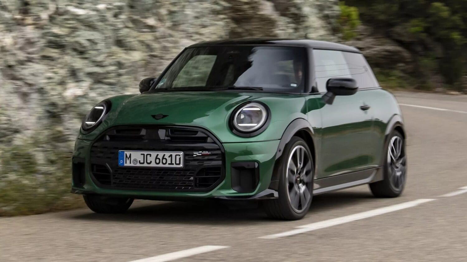 Mini Cooper S推出JCW式樣車型 動力不變、外觀性能加倍 Mini Cooper S推出JCW式樣車型 動力不變、外觀性能加倍