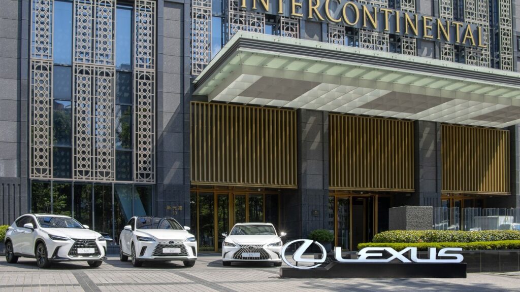 Lexus與高雄洲際酒店攜手推出住房專案，輕鬆展開高質感的港都自駕之旅。(圖片提供：和泰)