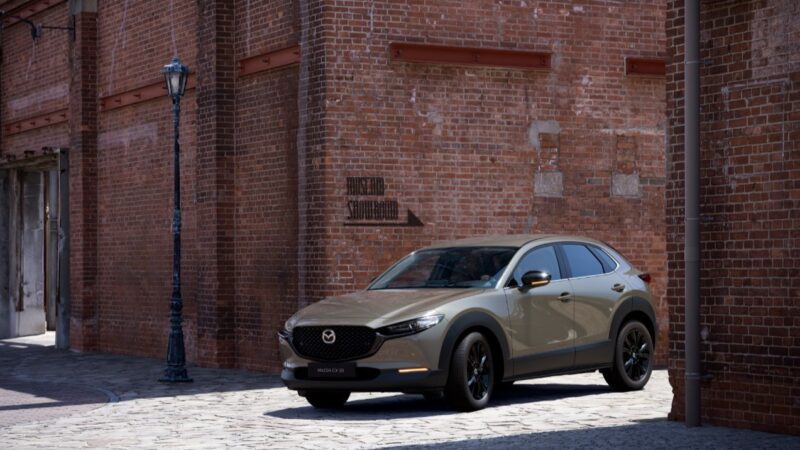 25 年式 MAZDA CX-30 入門即標配電動尾門，以售價維持、配備加值 3 萬元，提供便利的用車體驗。(圖片提供：Mazda Taiwan)