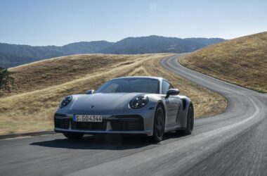 為紀念 911 Turbo 車型問世 50 周年，保時捷隆重推出獨家紀念版跑車 911 Turbo 50 Years。(圖片提供：Porsche Taiwan)