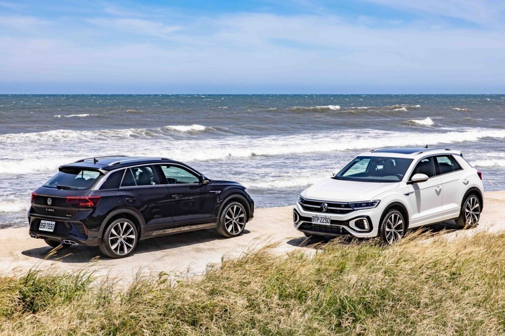 Volkswagen T-Roc 具有輕巧流線的跑旅設計，全車系標配完整的IQ.DRIVE 智能駕駛輔助系統提供消費者安全駕馭；台灣福斯汽車推出限時優惠，於活動期間8月31日前入主T-Roc享全車系限時優惠價116.8 萬元起。(圖片提供：VW)