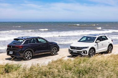 Volkswagen T-Roc 具有輕巧流線的跑旅設計，全車系標配完整的IQ.DRIVE 智能駕駛輔助系統提供消費者安全駕馭；台灣福斯汽車推出限時優惠，於活動期間8月31日前入主T-Roc享全車系限時優惠價116.8 萬元起。(圖片提供：VW)